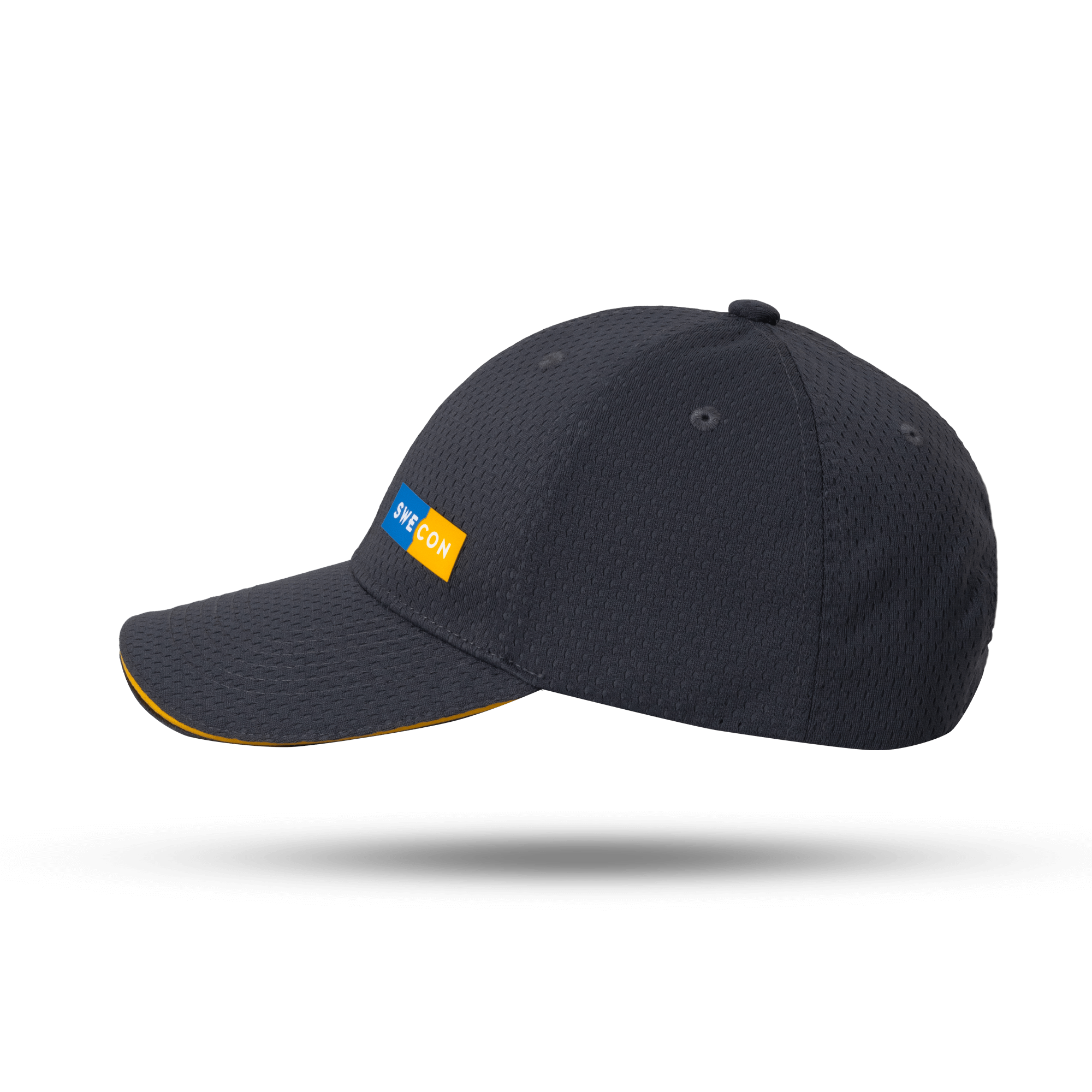 mörkgrå keps med swecon logga från sidan