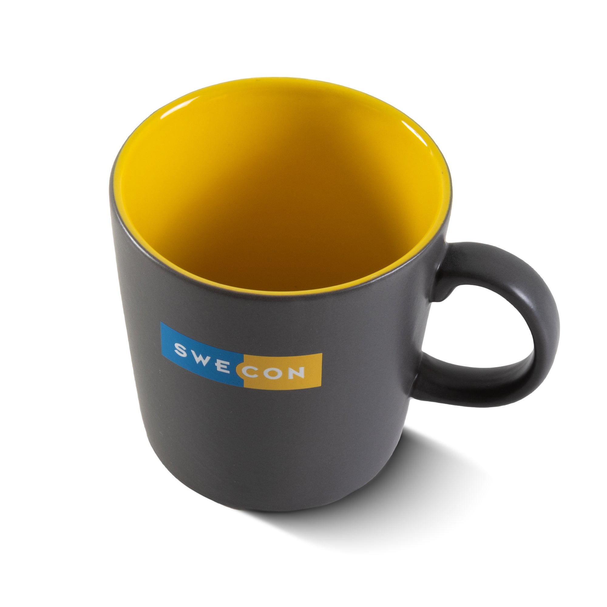 grå och gul swecon mugg med logga